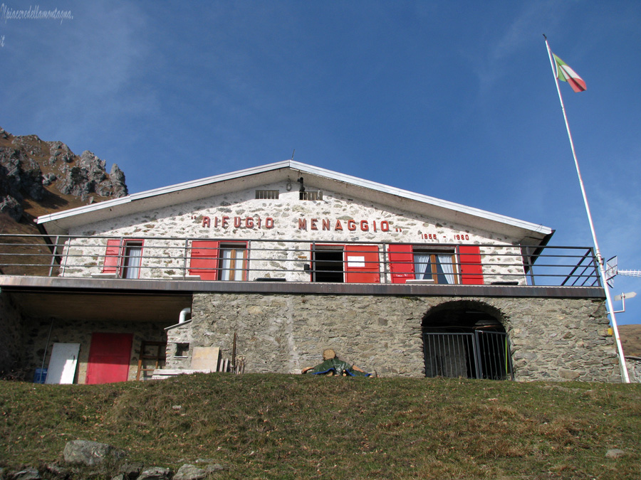 Il rifugio Menaggio ai piedi del Monte Grona